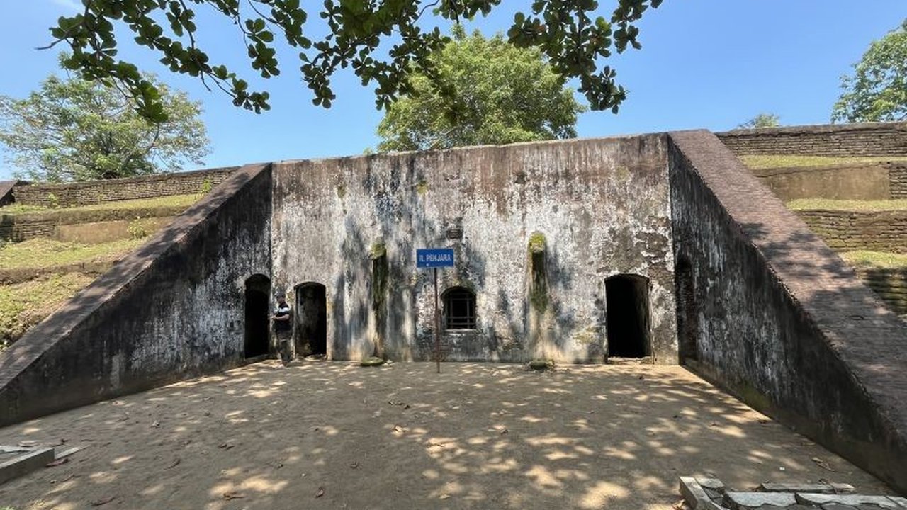 Pintu Gerbang Sejarah: Menyusuri Kembali Jejak Belanda di Cilacap
