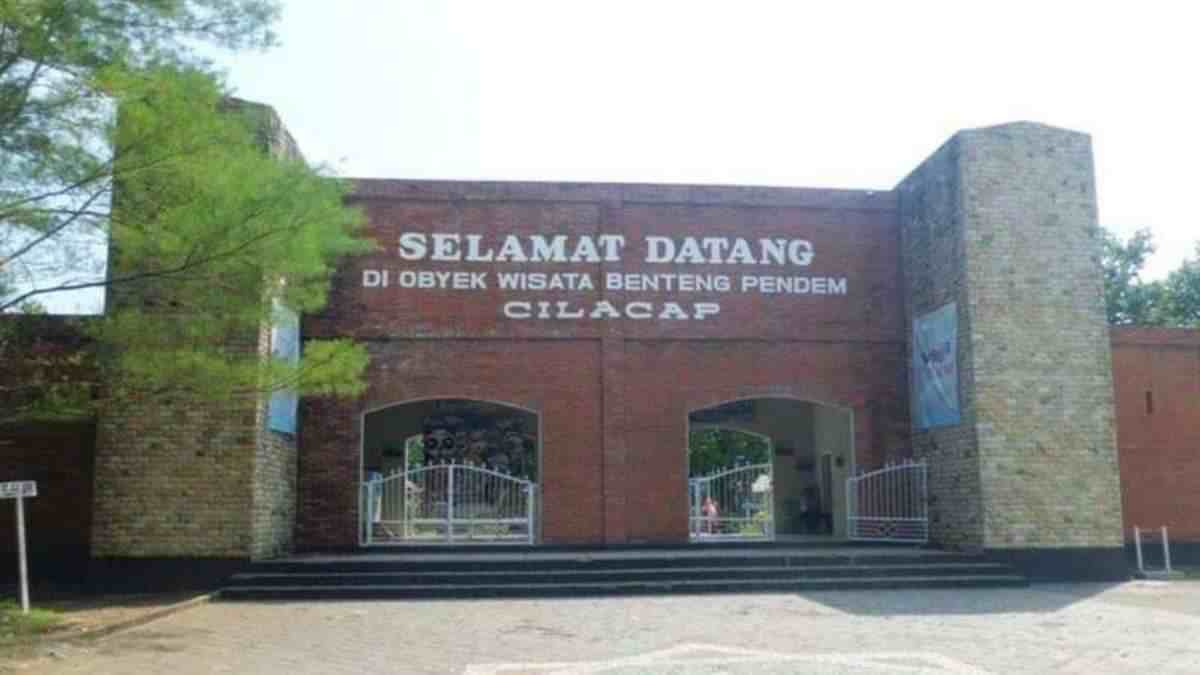 Pintu Gerbang Pendem: Kunci Wisata Sejarah Cilacap yang Tak Terlupakan
